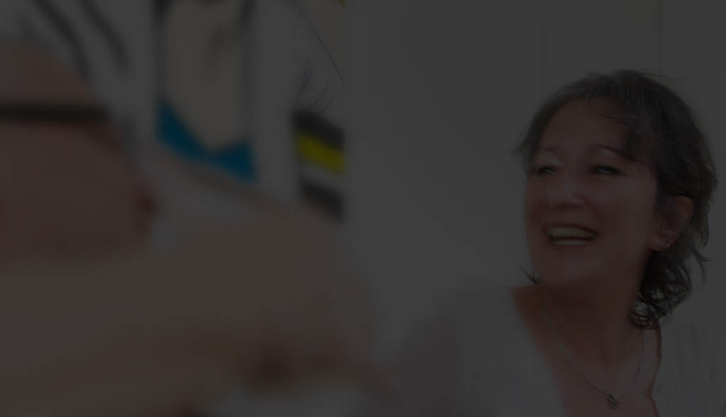 Effective<br><span style="color: #e8194e">Communication</span> Services